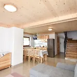 Alpesi faház Hole