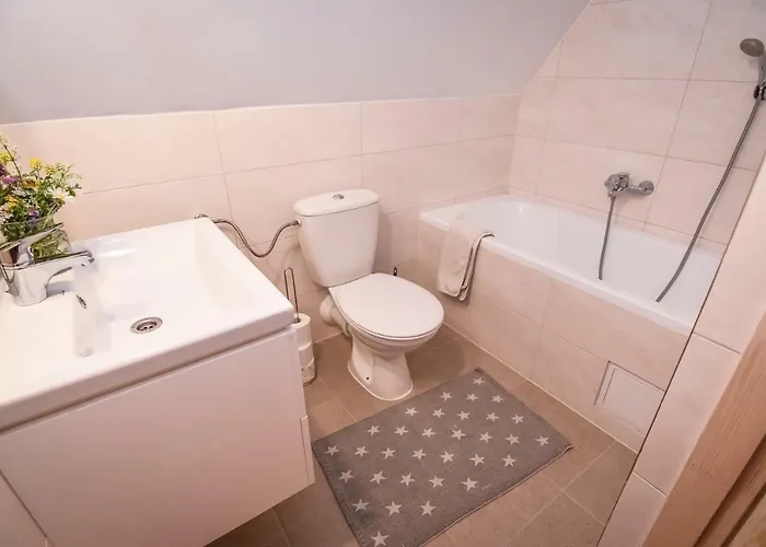 Hole شاليه زاكوباني